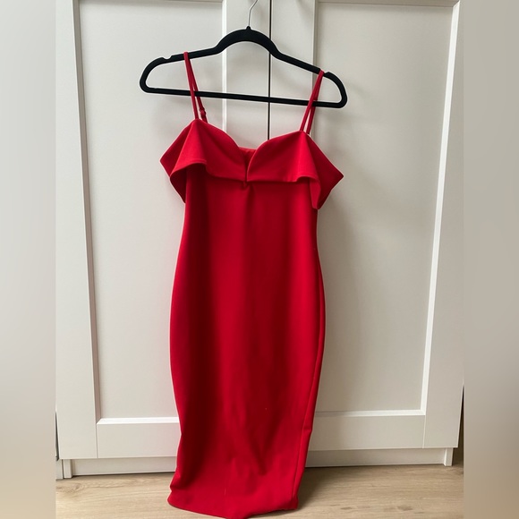 Red slim fitting dress perfect for a wedding guest - Picture 2 of 3